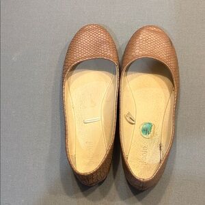 Nicole Textured Brown Flats